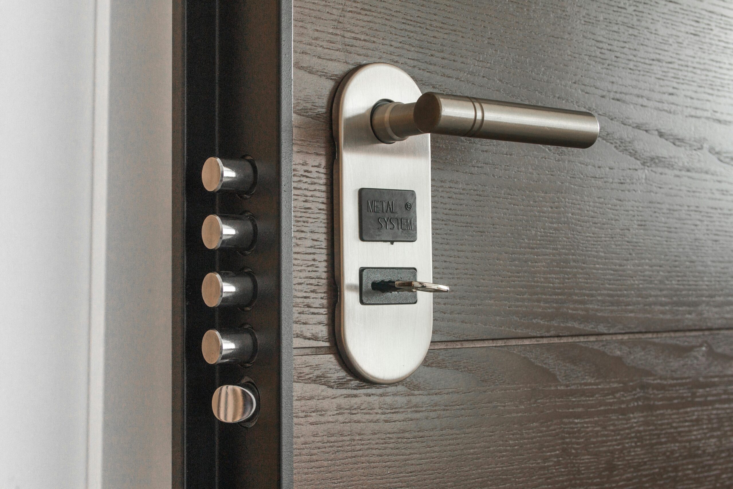 Smart door lock system using arduino tinkercad