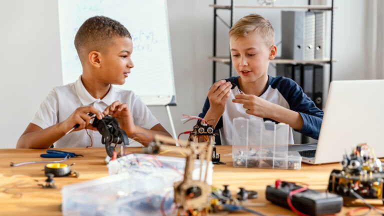 Best STEM Education Projects Classes 1-12 for Schools