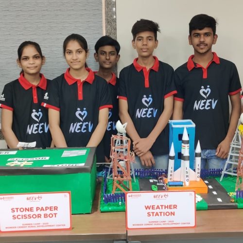 Hands-on STEM education Noida