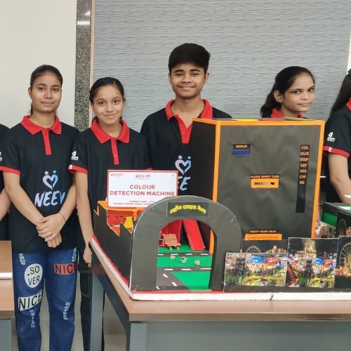 Hands-on STEM education Noida